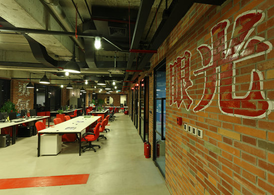 上海辦公家具廠家&mdash;&mdash;工業(yè)風(fēng)下的標(biāo)語(yǔ)墻